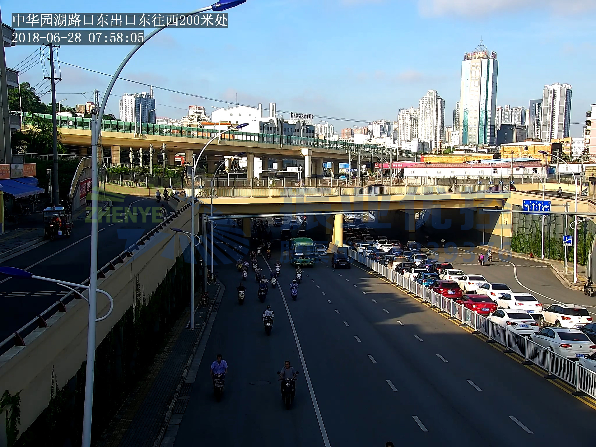  圖1 中華路-園湖路路口東進口早高峰排隊情況
